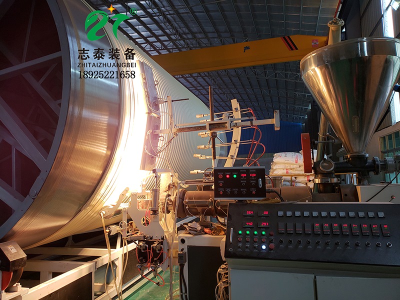 塑料（liào）(PPH)儲罐製作中